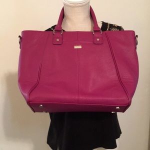 New Purple tote by Jewel by thirty one with strap and many pockets